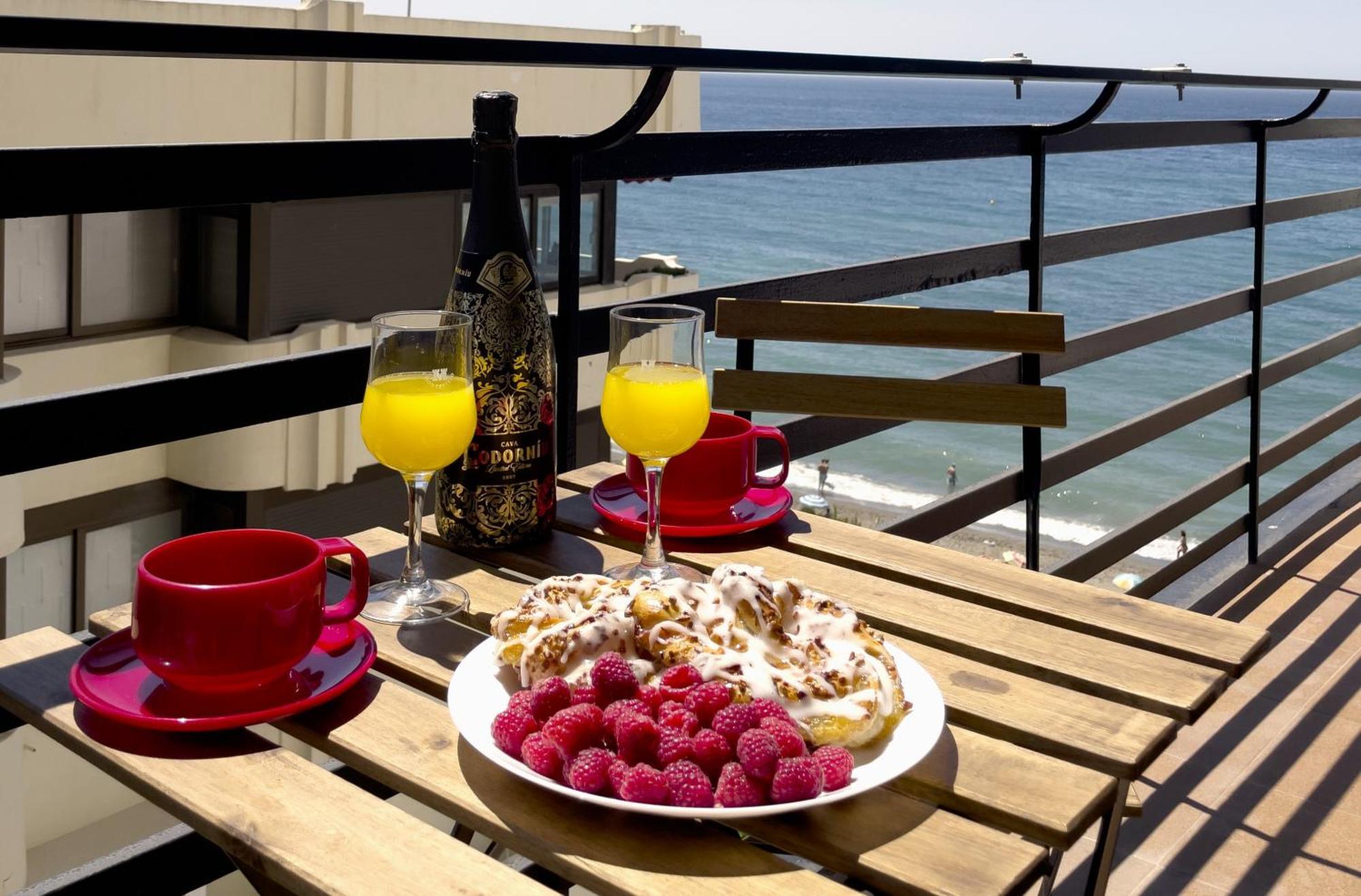 Mediterraneo 508. Fantastic Studio On The Beachfront With Sea Views. Marbella Eksteriør billede