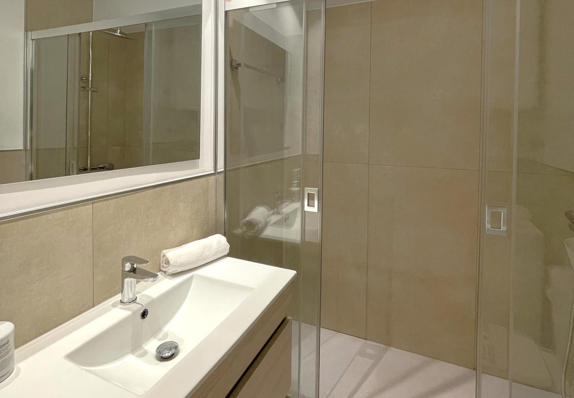 Mediterraneo 508. Fantastic Studio On The Beachfront With Sea Views. Marbella Eksteriør billede